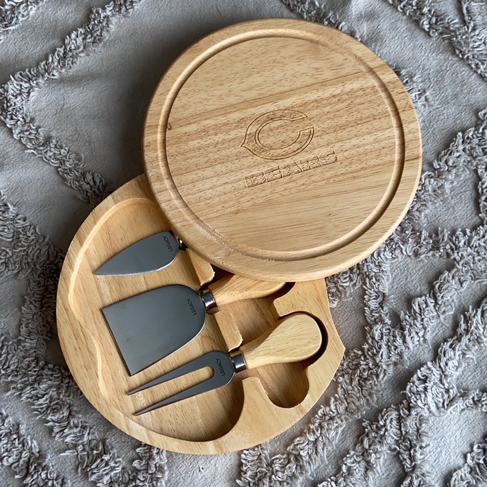 🏈Chicago Bears Cheese Board & Knives